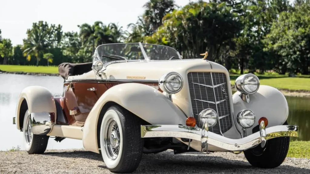 Carro-antigo-preservado-que-mantem-marcas-do-tempo-e-identidade-original