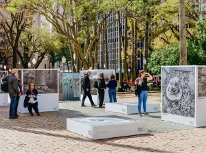 Evento-em-praca-publica-ao-ar-livre-movimenta-a-cidade-ao-reunir-pessoas-em-torno-da-arte-da-musica-e-do-convivio-coletivo